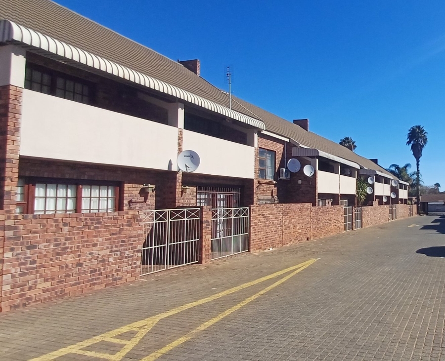 2 Bedroom Property for Sale in Langenhovenpark Free State